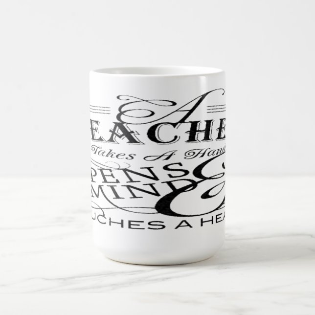 A apreciação do professor cita canecas de café (Centro)