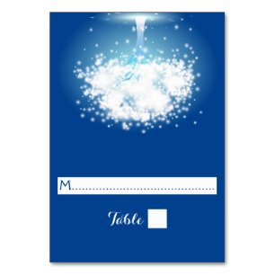 A árvore, sparkling ilumina o cartão azul do lug