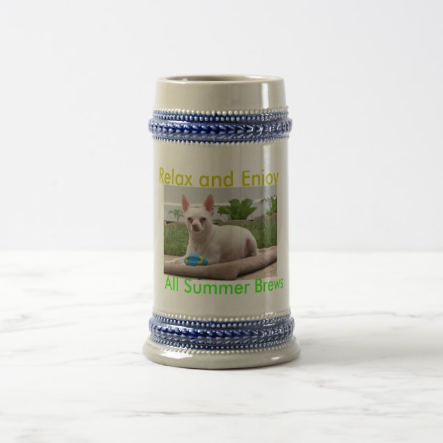 A bebida da caneca do verão e aprecia, todas as (Centro)