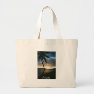A bolsa de praia havaiana do por do sol