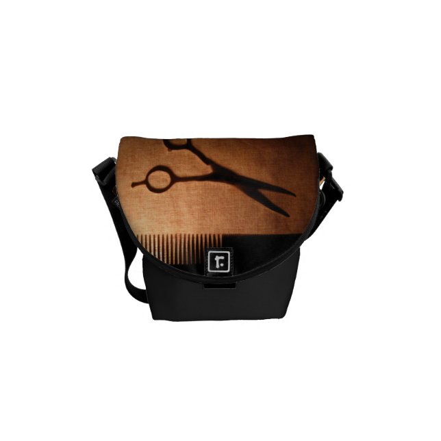 A bolsa mensageiro da cosmetologia (Frente)