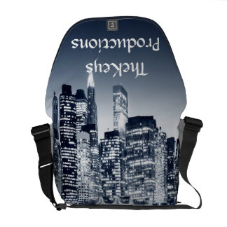 A bolsa mensageiro da skyline da cidade