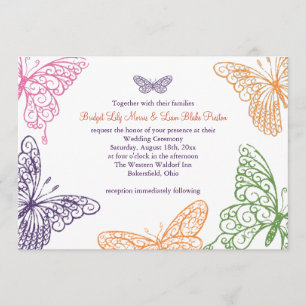 A borboleta roxa beija o convite do casamento