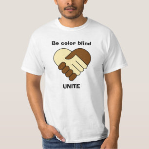 A camisa do anti homem do tema do racismo