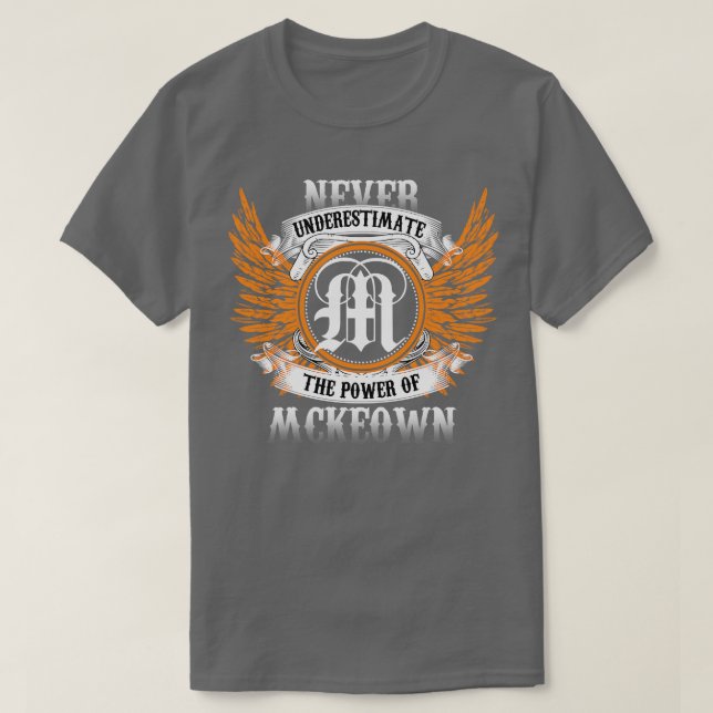 A Camisa Do Nome Mckeown Nunca Subestima A Potênci (Frente do Design)