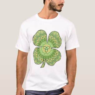A camisa leve dos homens celtas do trevo
