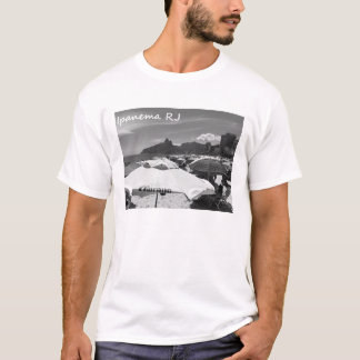A camiseta perfeita com a praia de Ipanema, no Rio