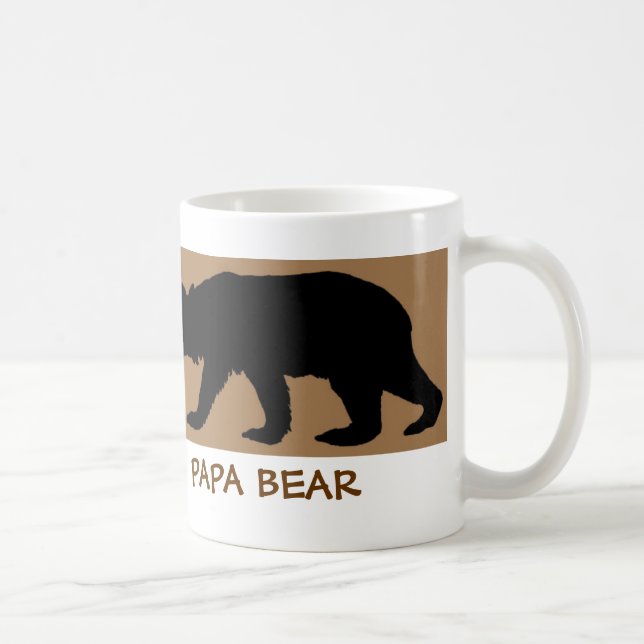 A caneca da silhueta do urso lê: URSO DA PAPÁ (Direita)