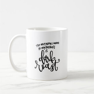 A caneca de café da moagem