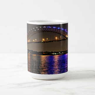 A caneca de café da ponte de Bayonne