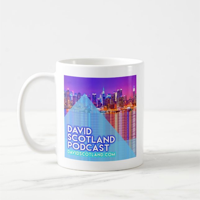 A caneca de café do Podcast de David Scotland (Esquerda)