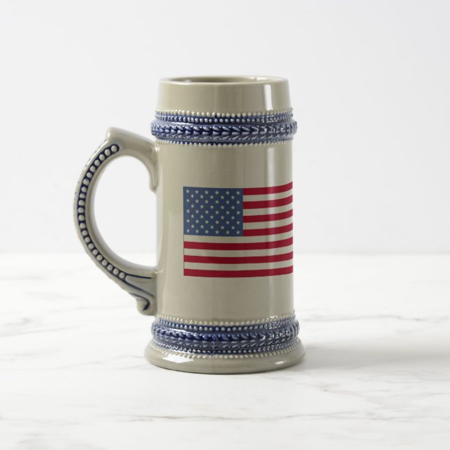 A caneca de cerveja americana do vermelho o grande (Esquerda)