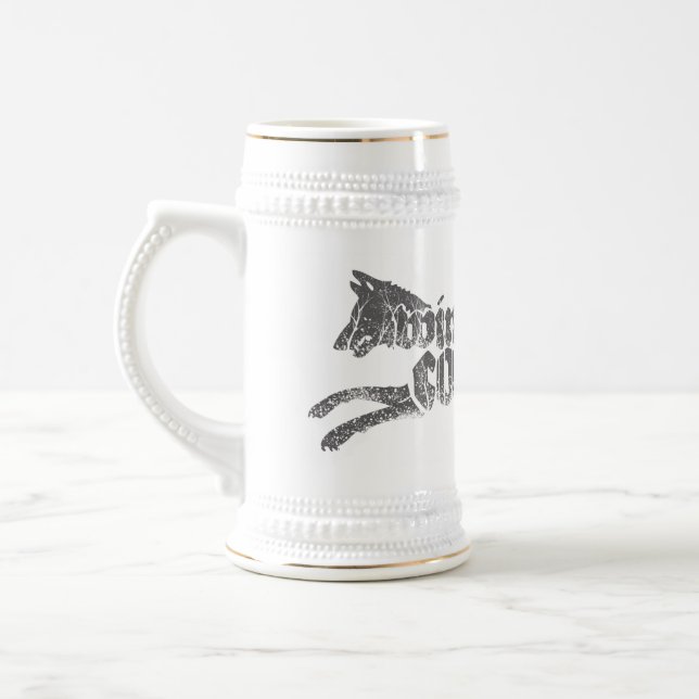 A caneca de cerveja da mão (Esquerda)
