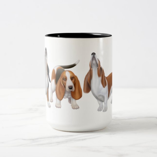 A caneca dos cães de Basset do urro (Centro)