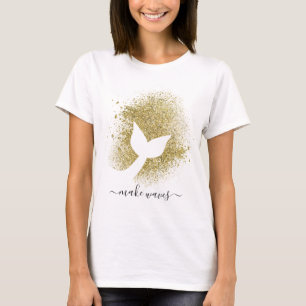 A cauda da sereia de mulher adulta faz a camisa
