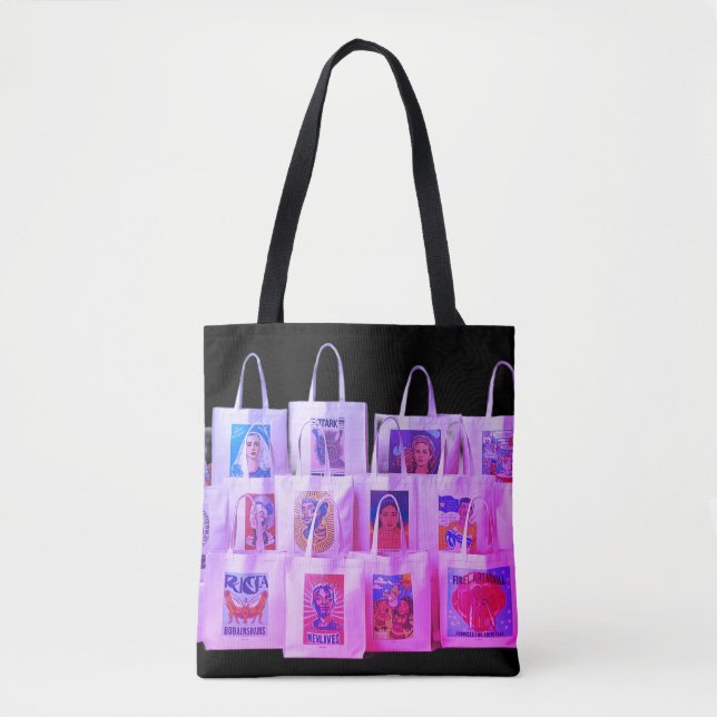 A Collection of Tote Bags on a Roomy (Frente)