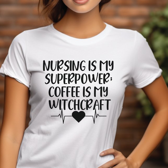 A Enfermagem É Meu Superpoder (Nursing Is My Superpower Coffee Is My Witchcraft)