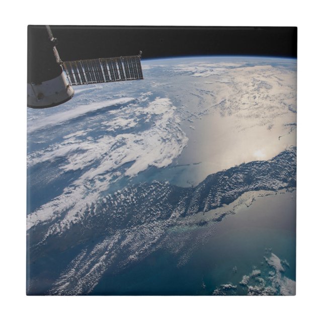 A Estação Espacial Internacional Acima Do Atlântic (Frente)