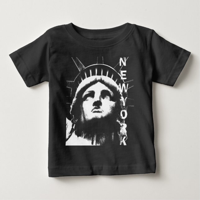 A estátua Hoodie de NY Kid da Camisa Liberty (Frente)