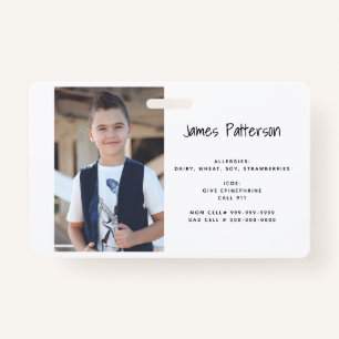 A foto feita sob encomenda caçoa o crachá de