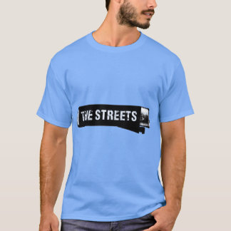 A garota da camiseta clássica das ruas
