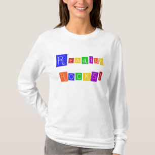 A leitura balança o camiseta e os presentes