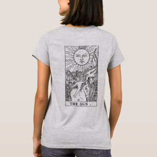 A lua e a camisa do cartão de Sun Tarot
