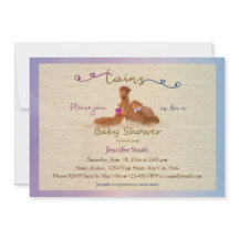 A menina bonito do menino da alpaca junta convites