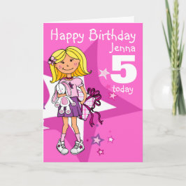A menina do feliz aniversario personaliza o cartão