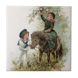 A menina monta o vintage do pônei de Shetland