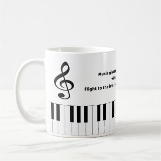 A música do piano cita a caneca de café