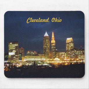 A noite de Cleveland, Ohio ilumina Mousepad