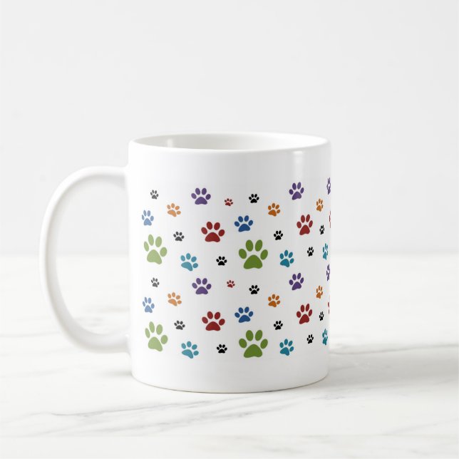 A pata colorida do cão imprime a caneca (Esquerda)