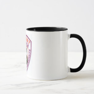 A polícia da rosquinha remenda a caneca de café