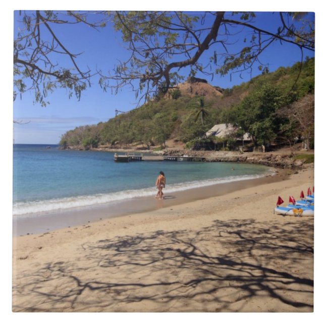 A praia no Parque Nacional da Ilha do Pombo (Frente)