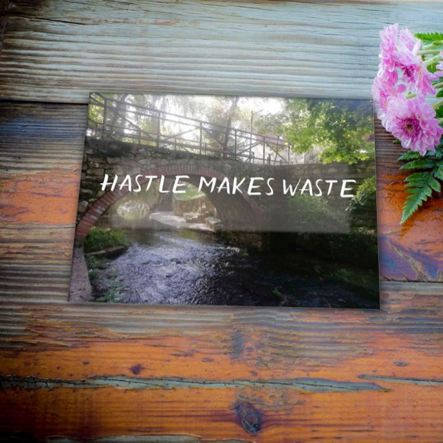 A pressa torna a ponte do provérbio de lixo poster (Criador carregado)