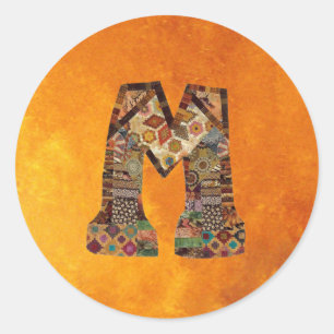 A queda colore a etiqueta de "M"