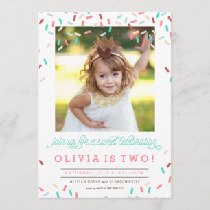 A ROSQUINHA COR-DE-ROSA POLVILHA O CONVITE DO