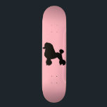 A saia cor-de-rosa da caniche inspirou o skate<br><div class="desc">Estoire seus meias do bobby e calçados de sela e comece a dança, er, skateboarding! Esta saia cor-de-rosa da caniche inspirou olhares do skate como uma saia clássica da caniche dos anos 50. As características de design uma silhueta preta de uma caniche em um fundo cor-de-rosa. Está começando a olhar...</div>