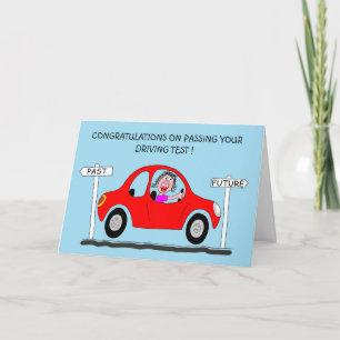 A senhora feliz acabou de passar no cartão de tes