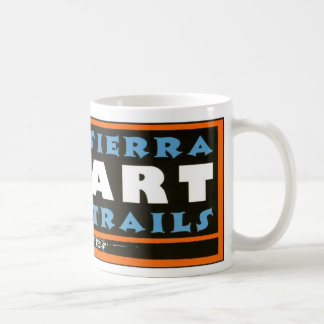 A serra arte arrasta a caneca envolvida logotipo