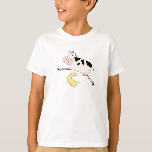 A vaca salta sobre o camiseta e os presentes da