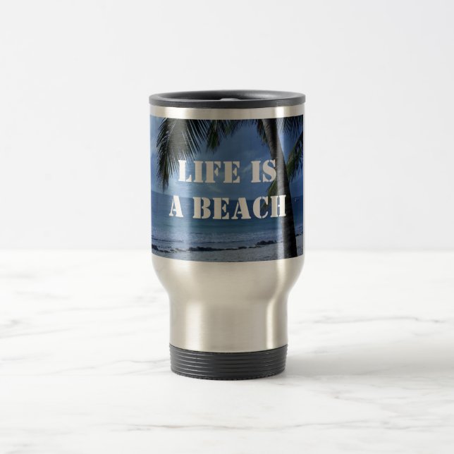 A Vida É Uma Praia Caneca de Viagem (Centro)