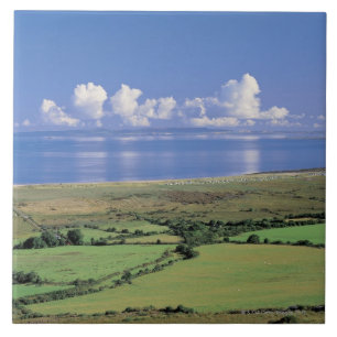 a vista panorâmica de campos de fazenda aproxima 