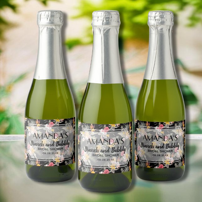 Abacaxi Floral em Mini Chá de panela Preto (Pineapples and flowers on black brunch and bubbly bridal shower mini sparkling wine bottle labels)