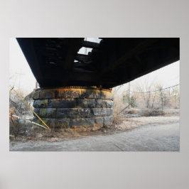 Abaixo de uma Poster de ponte antiga