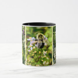 Abelha com caneca de flores.