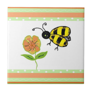 Abelha Ocupada com Flor Laranja