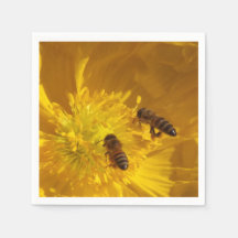 Abelhas e guardanapos de papel para flores