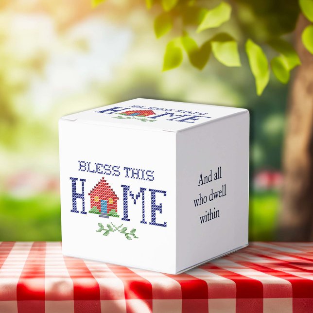 Abençoe esta caixa de favoritos inicial (Send your guests home with a little extra love in our "Bless This Home" favor box.)